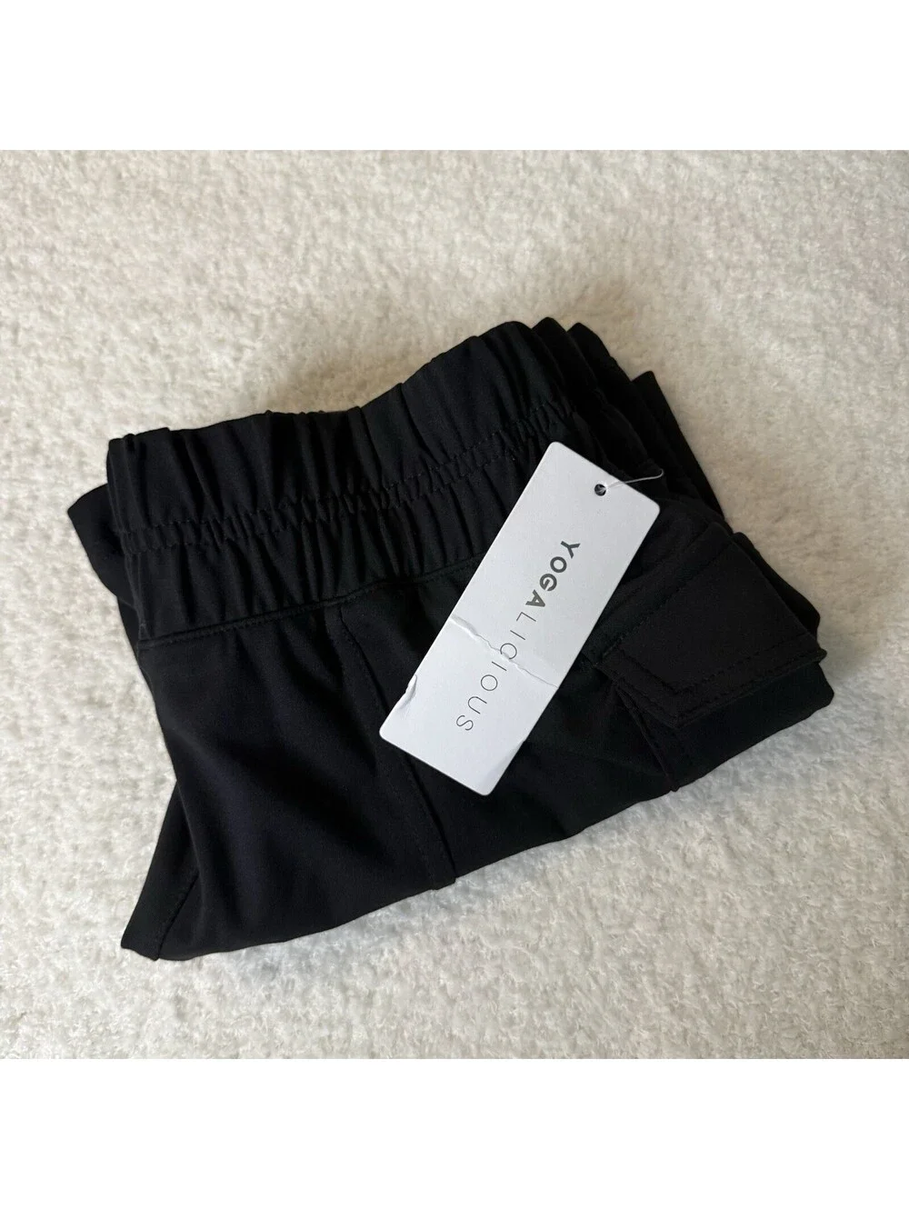 NWT Yogalicious Lux Trail Path 4” Shorts Black XS Pockets Stretch